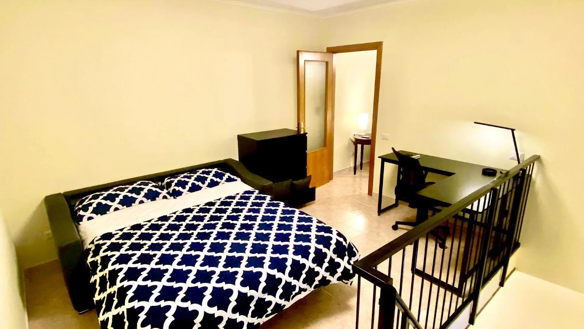 Your Central Wide Place - Min 31 Days Naples 0*,  Italy