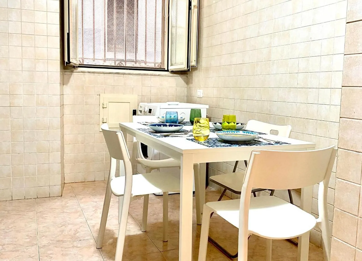 Your Central Wide Place - Min 31 Days Naples 0*,  Italy